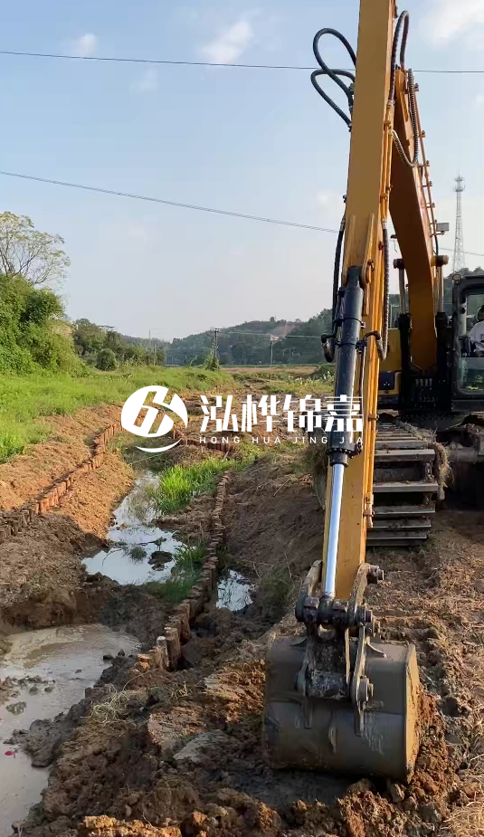 青島河道清淤專業(yè)施工-水挖機(jī)清淤適合哪些河道狀況？