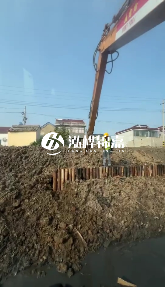 南陽挖機打木樁專業(yè)施工-打防汛木樁時選用多粗的木樁為宜？