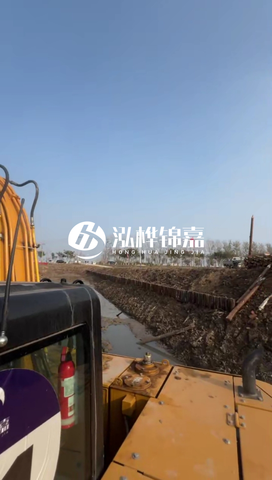 三門峽挖機打木樁專業(yè)施工-松木樁打樁木價格含運輸成本嗎？
